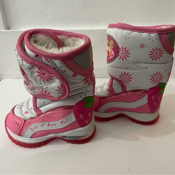 RARE Vintage Strawberry Shortcake Winter Snow Boots Toddler Size 5 - Picture 9 of 16